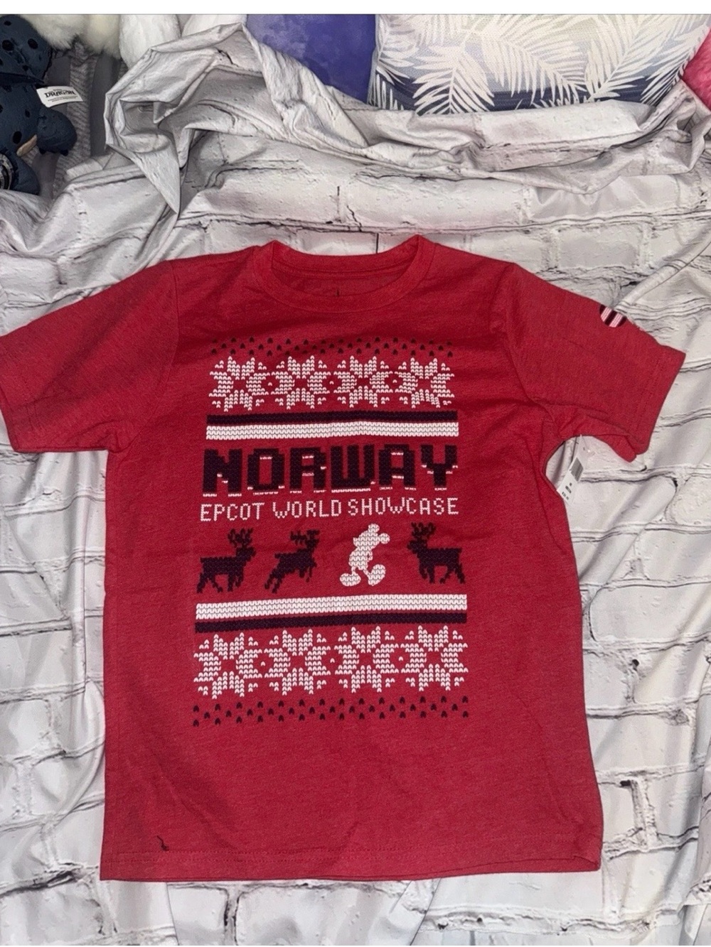 Disney EPCOT Kids T-Shirt M Red Mickey Mouse Reindeer Norway World Showcase New